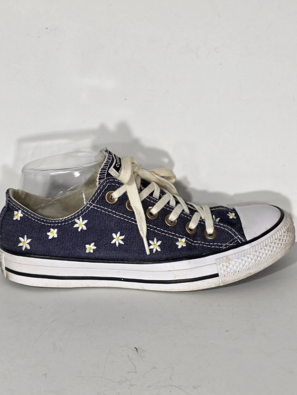 Converse All Star Low Top Navy Canvas Sneakers with Daisies  Women's Size 7.5